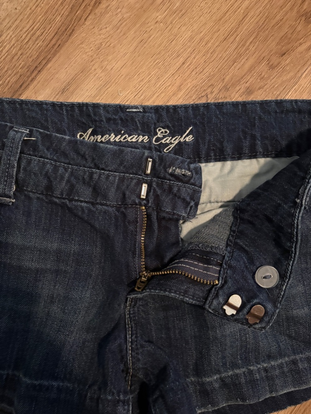American Eagle Low Rise Mini Short - Picture 3 of 4